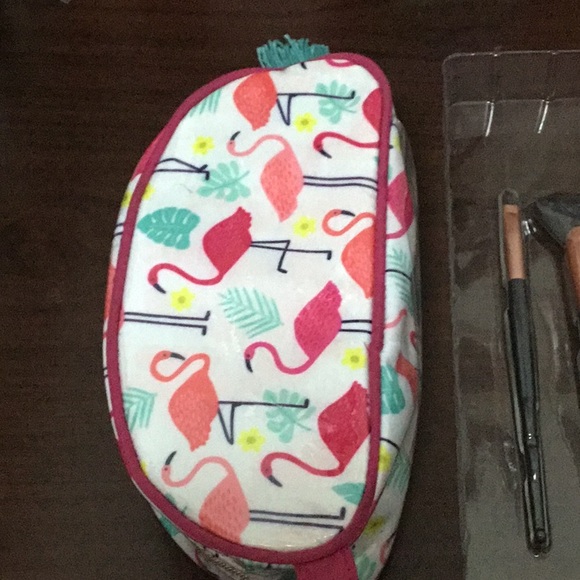 Make up brushes and bag bundle - Picture 3 of 3